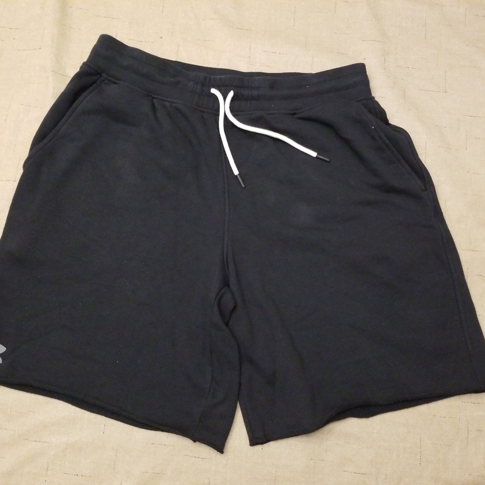 Under Armour Mens Black Fleece Cut Off shorts sz.M
